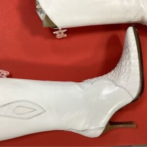 Los Altos Leather Caiman Horn